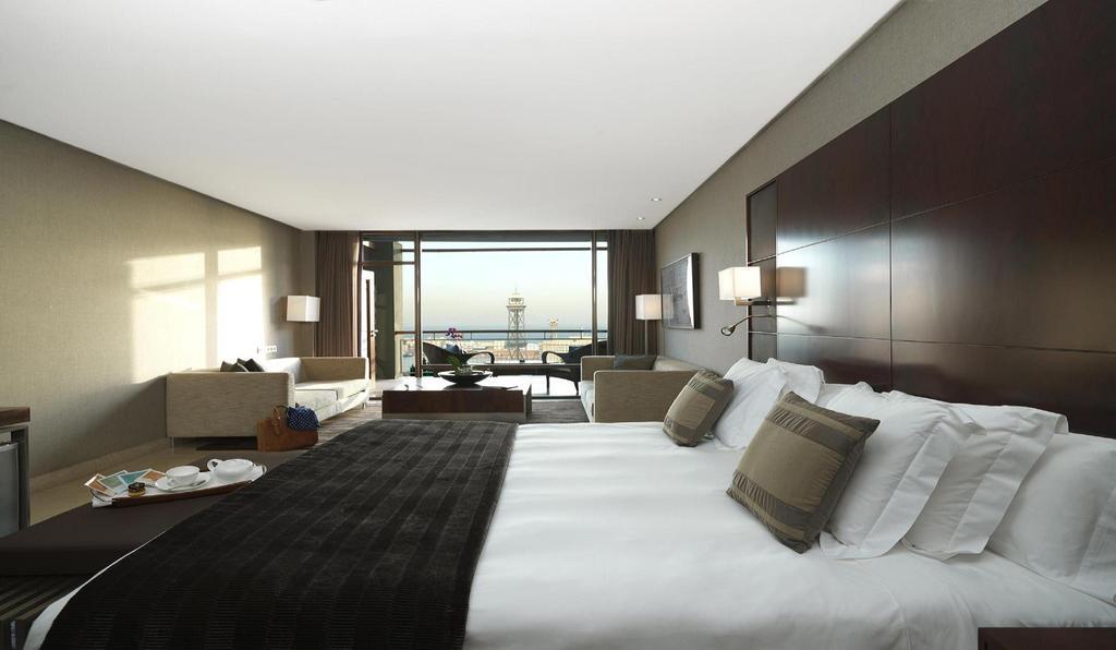 โรงแรมมิรามาร์ บาร์เซโลนา จีแอล ภายนอก รูปภาพ A room at the Four Seasons Hotel