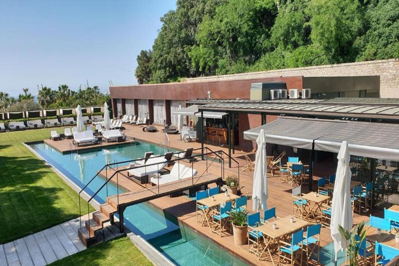โรงแรมมิรามาร์ บาร์เซโลนา จีแอล ภายนอก รูปภาพ The hotel's pool