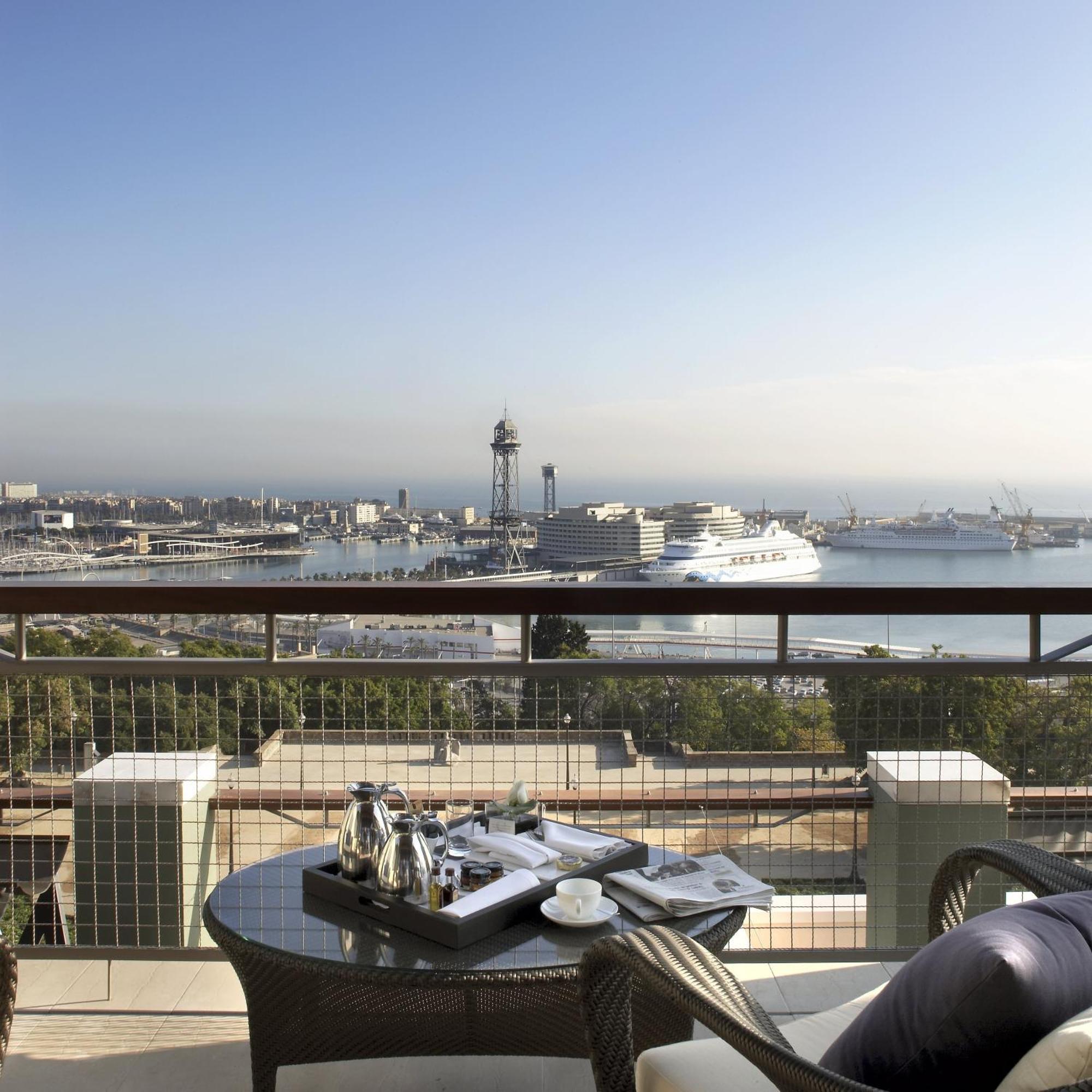 โรงแรมมิรามาร์ บาร์เซโลนา จีแอล ภายนอก รูปภาพ View of San Diego from the hotel