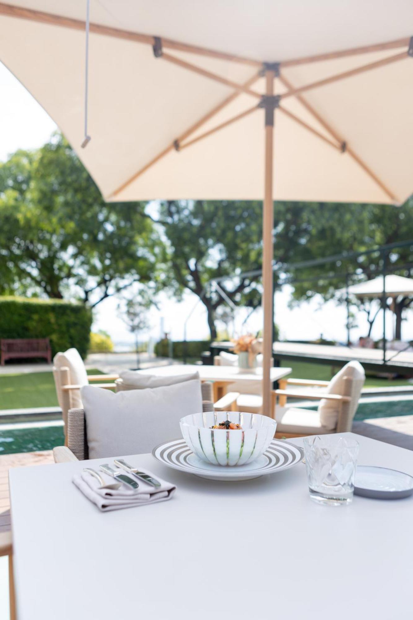 โรงแรมมิรามาร์ บาร์เซโลนา จีแอล ภายนอก รูปภาพ The pool at the Four Seasons Hotel