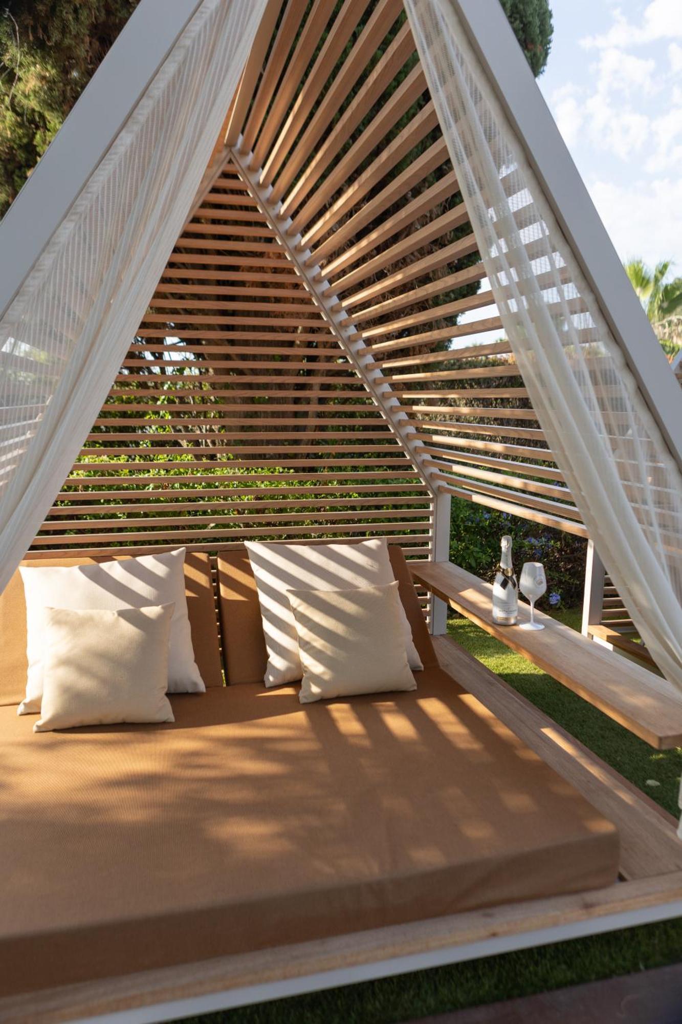 โรงแรมมิรามาร์ บาร์เซโลนา จีแอล ภายนอก รูปภาพ The interior of a cabana