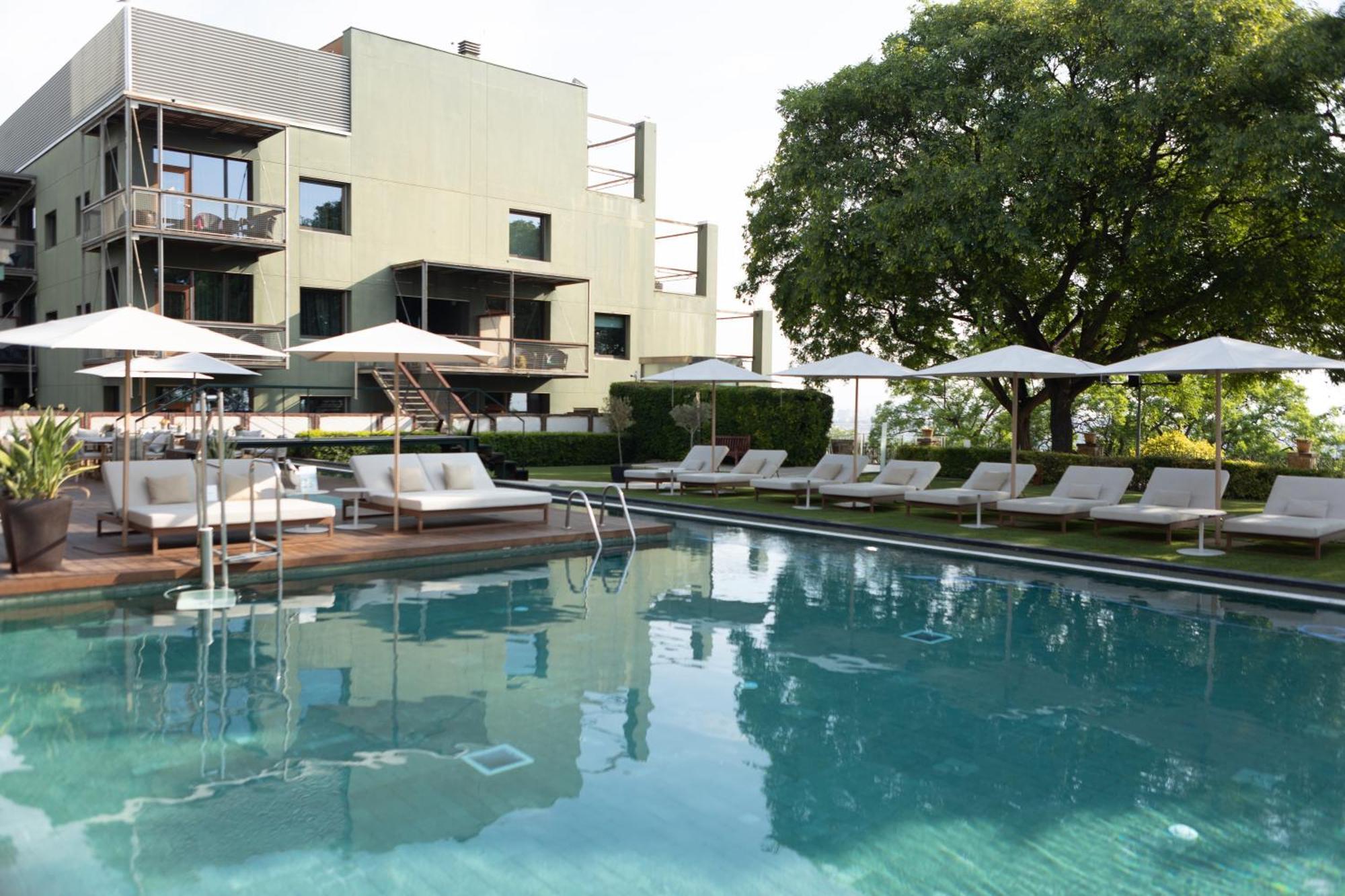 โรงแรมมิรามาร์ บาร์เซโลนา จีแอล ภายนอก รูปภาพ The swimming pool at the Hotel