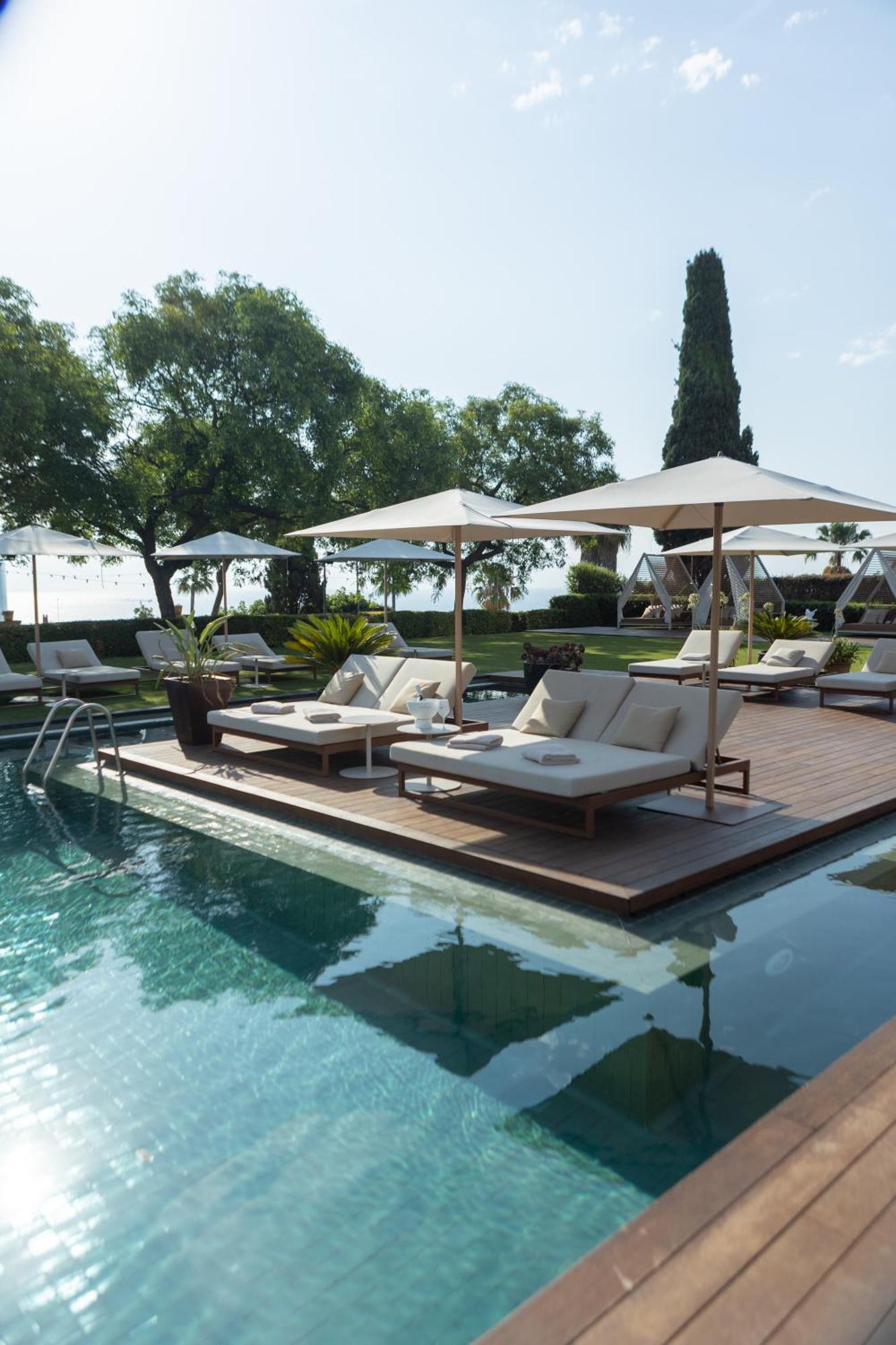 โรงแรมมิรามาร์ บาร์เซโลนา จีแอล ภายนอก รูปภาพ The pool at the hotel