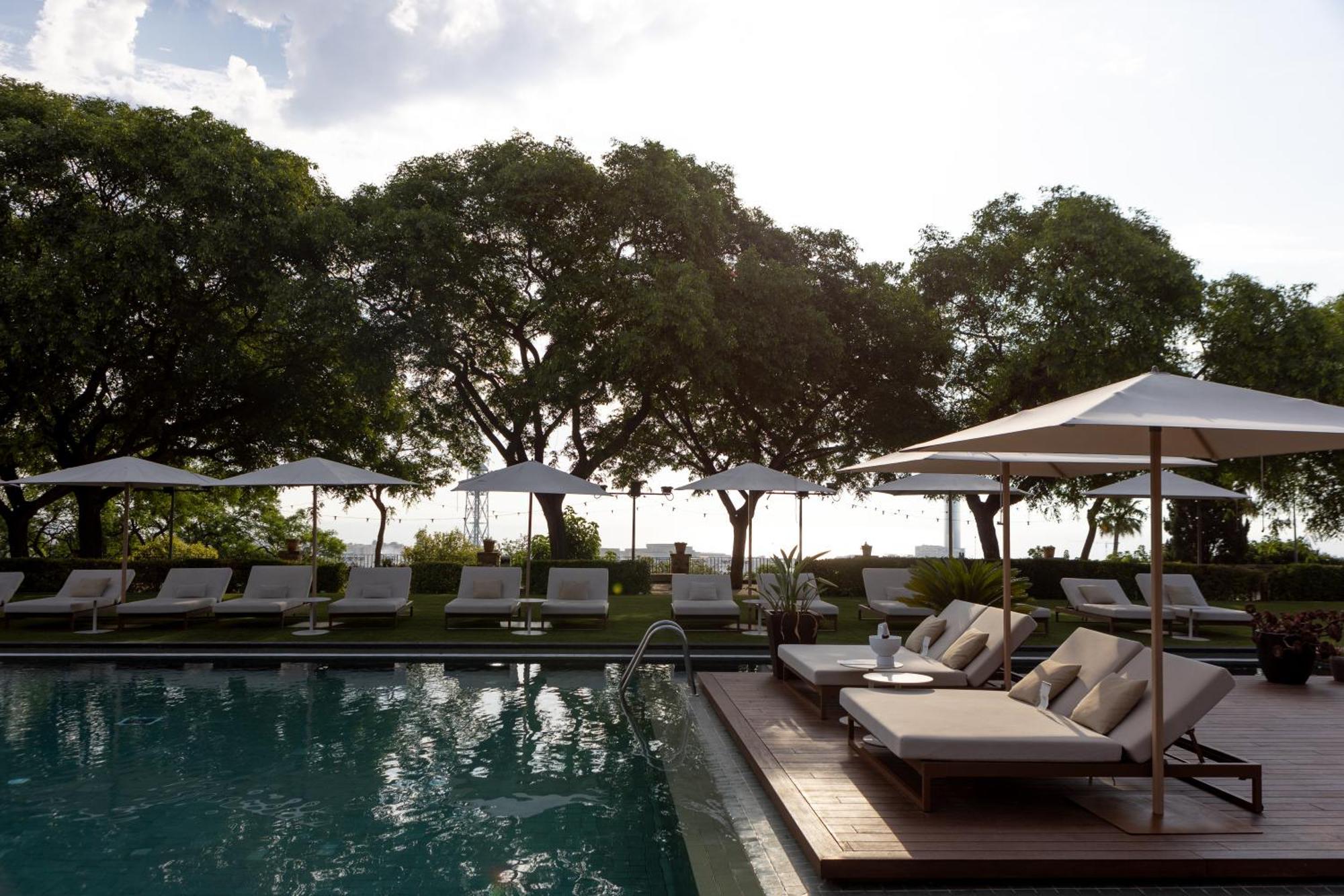 โรงแรมมิรามาร์ บาร์เซโลนา จีแอล ภายนอก รูปภาพ The pool at the Four Seasons Resort