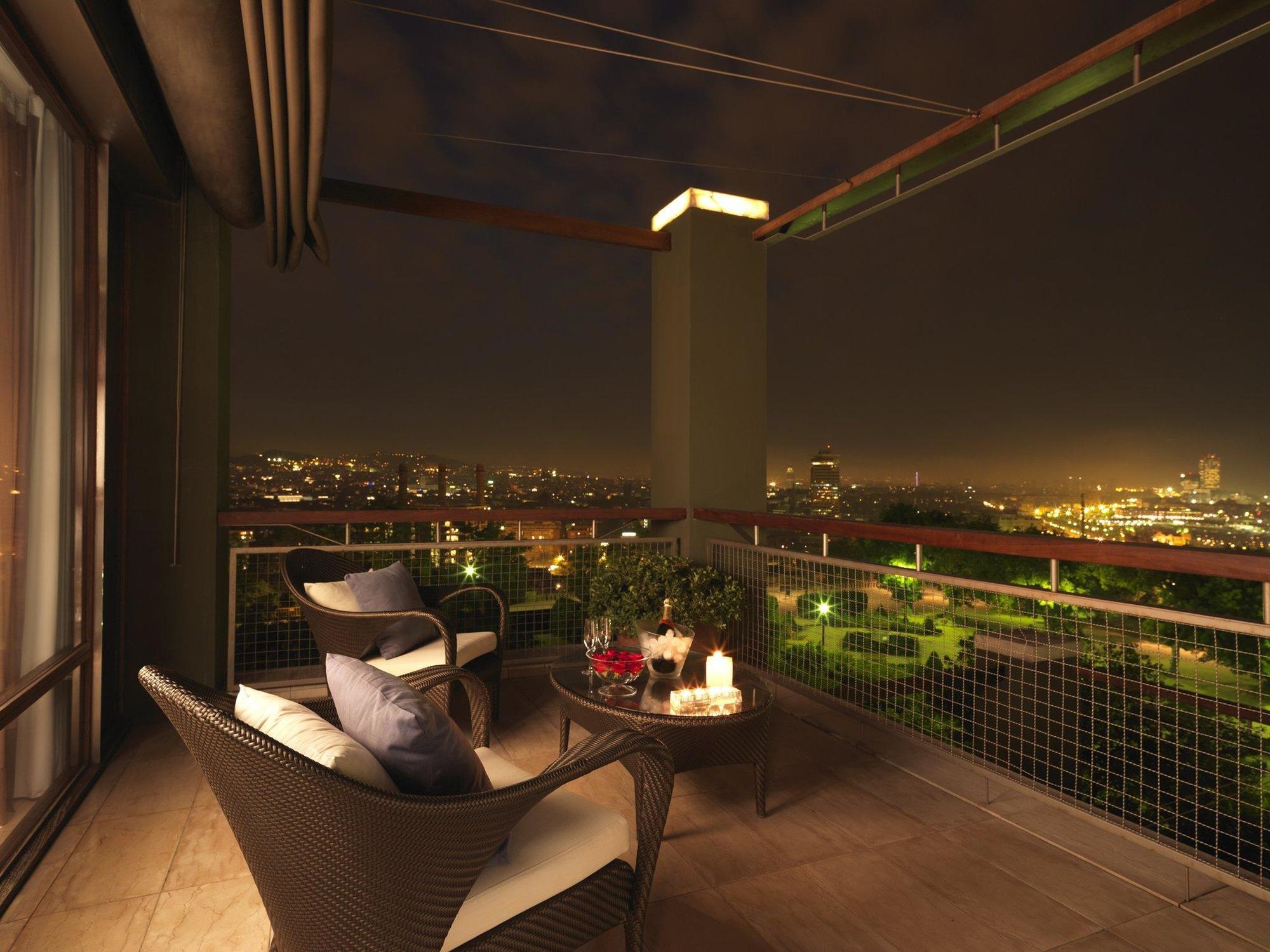 โรงแรมมิรามาร์ บาร์เซโลนา จีแอล ภายนอก รูปภาพ A balcony