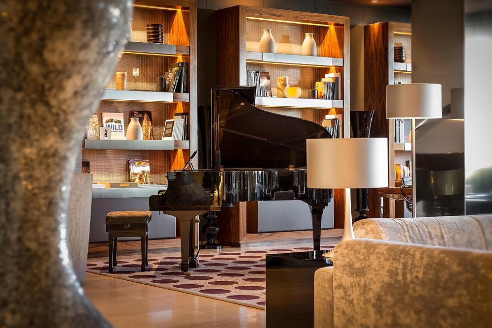 โรงแรมมิรามาร์ บาร์เซโลนา จีแอล ภายนอก รูปภาพ The piano in the lobby