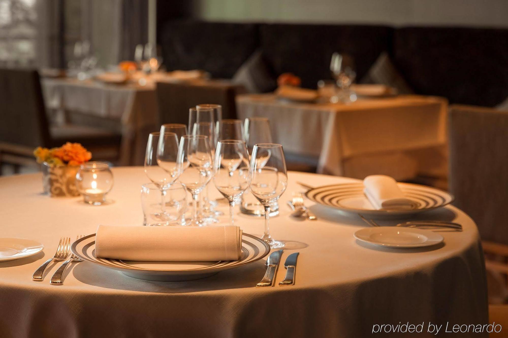 โรงแรมมิรามาร์ บาร์เซโลนา จีแอล ภายนอก รูปภาพ Table setting at the restaurant